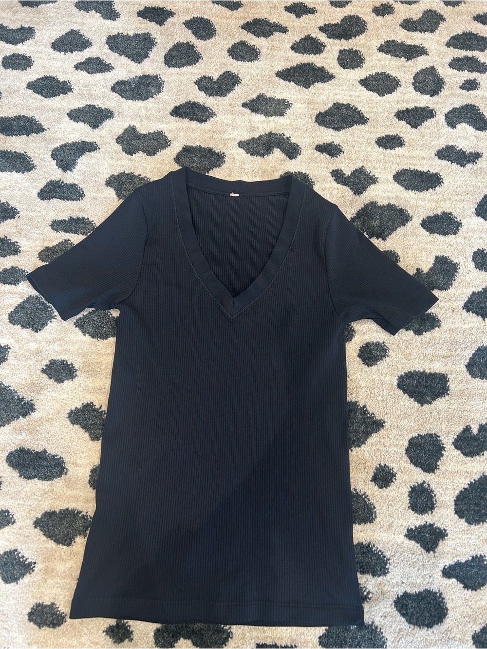 Athleta Black V-Neck Ribbed Short-Sleeve Top-Small